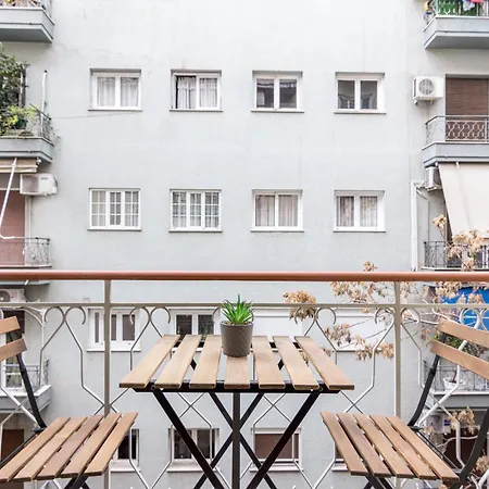 Colourful & Modern Apartment